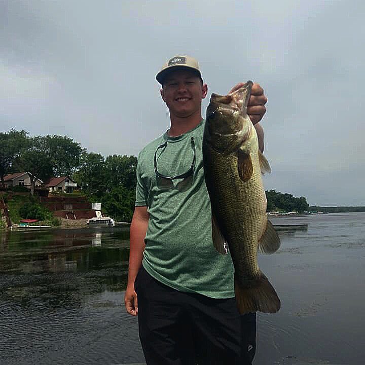 Its #SlaunchSunday !! This week features Nathan Winters with an absolute Mississippi River Mondo from our recent FLW tournament at Wabasha!! #mostatefishing #flwcollegefishing #lews #goteamlews #wabashamn