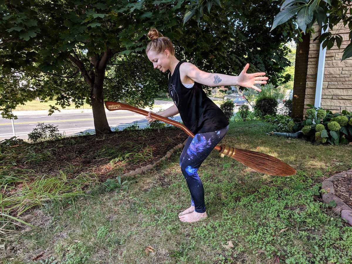 Flying off to @YogaQuestMN for round 2 of Back to Hogwarts yoga! What's Back to Hogwarts yoga you ask? All the deets, my personal experience, and why Yoga Quest rocks are all up on the blog! bit.ly/2LN4hTi  #yoga #harrypotter #posenerdywithme