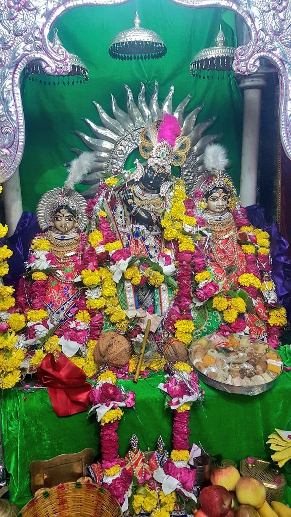 #श्री_कृष्ण_जन्माष्टमी 

श्री मुरली मनोहर मंदिर झांसी के भव्य श्रंगार दर्शन