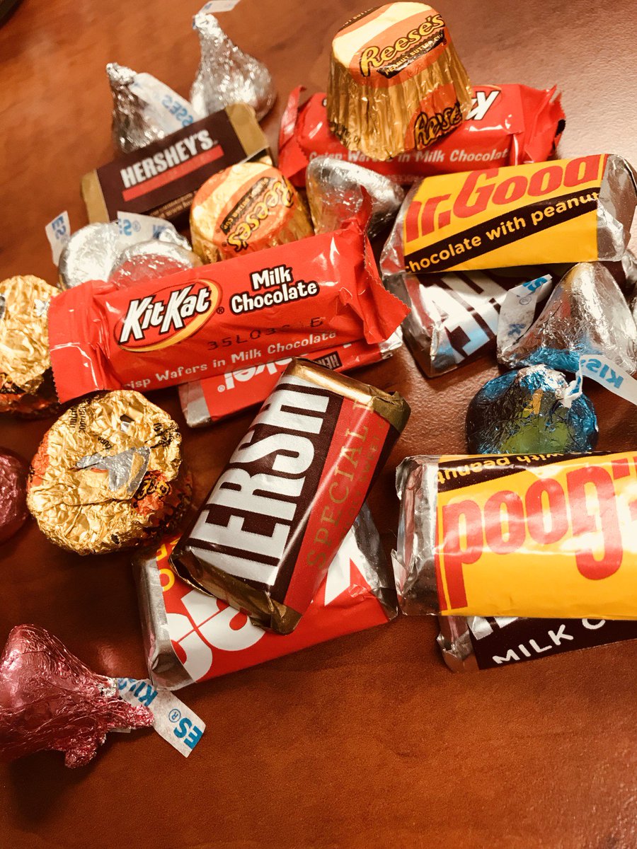 Bintzness101's tweet photo. #4          #100RandomActs of #DeliverMore 
Get to work early and leave a piece of candy on everyone’s desk. 
#PrinciplestoFortune #WorkCulture #Appreciation #Kindness #Candy https://t.co/DjuKy6lUDj