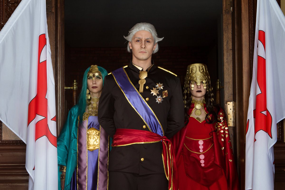 flo_rka's tweet image. TWITTER YOU JUST LOOK AT THIS
@parrot_paranoid @useatriangle
Photo by Makina
I'm literally crying. We did it, we make @BRIANMBENDIS #houseofm happens