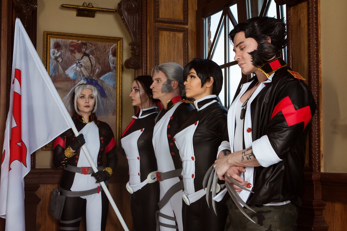 flo_rka's tweet image. TWITTER YOU JUST LOOK AT THIS
@parrot_paranoid @useatriangle
Photo by Makina
I'm literally crying. We did it, we make @BRIANMBENDIS #houseofm happens