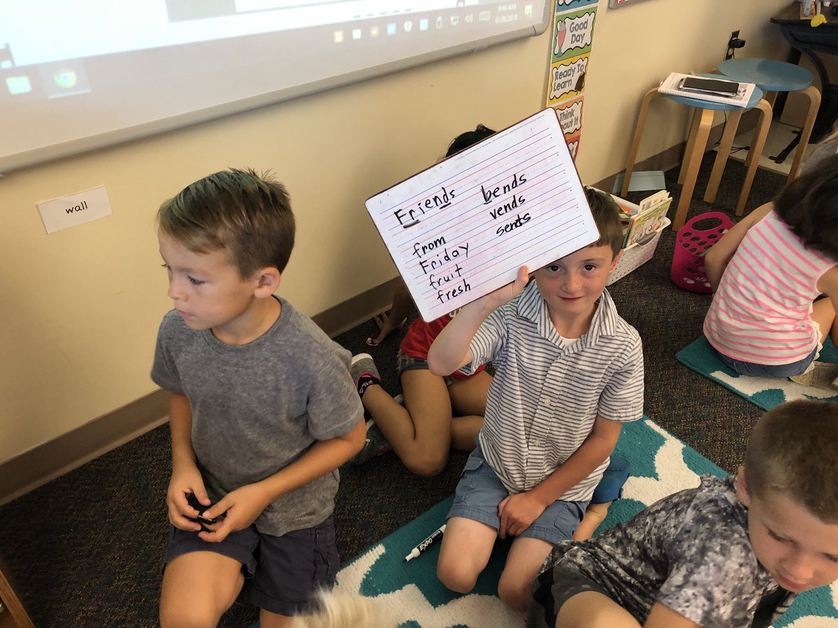 AngEberhart's tweet photo. Ss made new words by using digraphs and blends in our friend’s names. https://t.co/VC99poEmzf