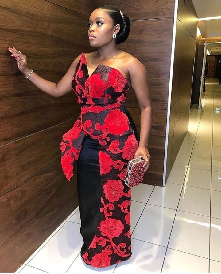 tmcbridals's tweet photo. #AMVCAs2018 trail blazer award @iambisola talentpacked #singer #Actress #Compere I duff my hatπ©πππ https://t.co/kjgZe3LkLX