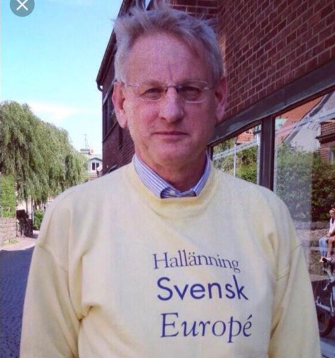 CBildt's tweet photo. Jag är stolt hallänning, stolt svensk och stolt europé. Ingenting av detta  har Jimmie Åkesson rätt att försöka beröva mig. https://t.co/ziNUcquQud