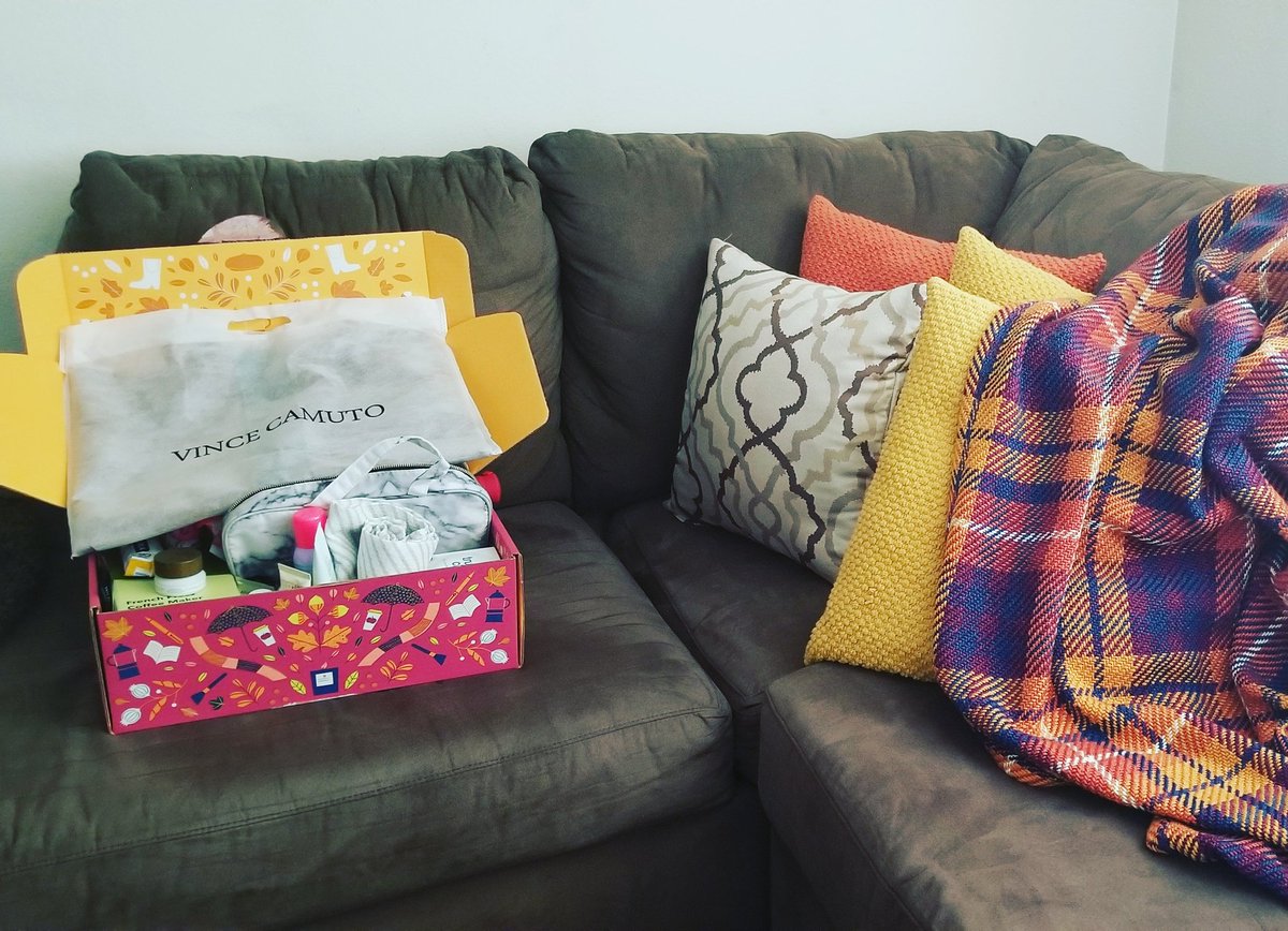 rwyrachel's tweet image. I have all my @fabfitfun goodies narrowed down to one box🙌😂🤷‍♀️ .. I have been pretty lazy the past 24 hours.. it&apos;s a rare occasion for me to be lazy so I am taking it all in.. #FabFitFunBox #FabFitFun #FabFitFunFallBox #Fab #Fit #Fun #Obsessed #SpoilYourself