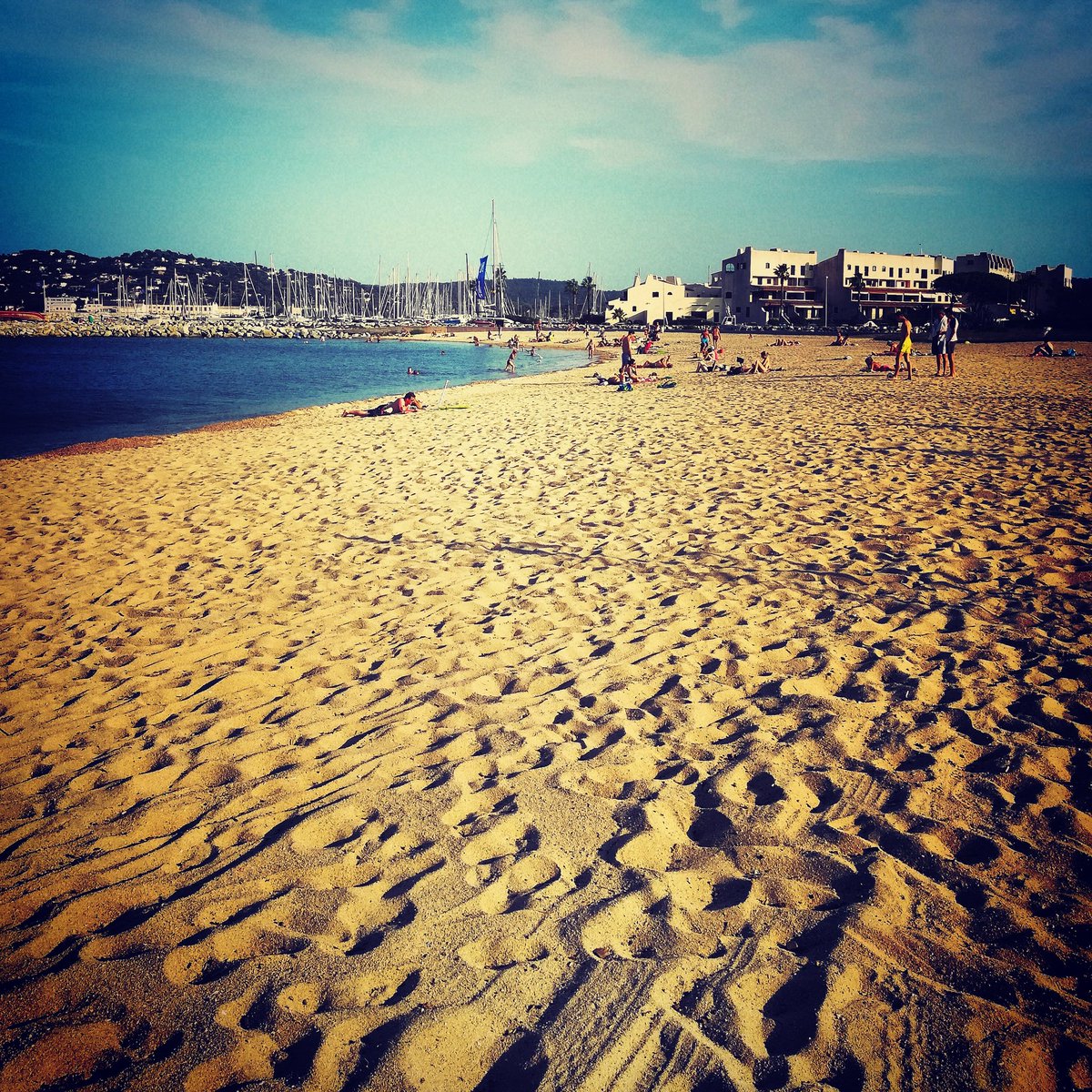 klpteatro's tweet photo. La spiaggia è solo un ricordo. Da domani Krapp torna e riparte da @CentraleFies per uno sguardo su #drodesera. Stay tuned! https://t.co/OQVmuDgSQz