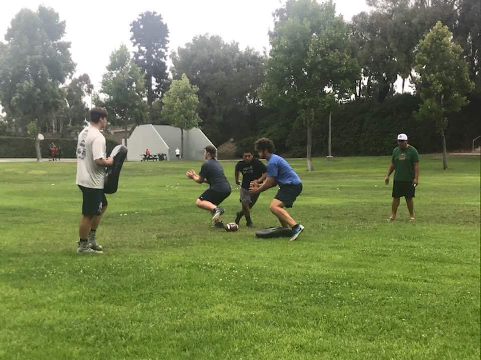 sapoluMITT's tweet photo. MITT OL from @TesoroFootball and West Torrance HS getting extra private training this weekend for their upcoming games this week. Fun fact: Tesoro plays West Torrance this Friday. Proud of these boys. #MITTbrotherhood https://t.co/b5kJBhmJgh