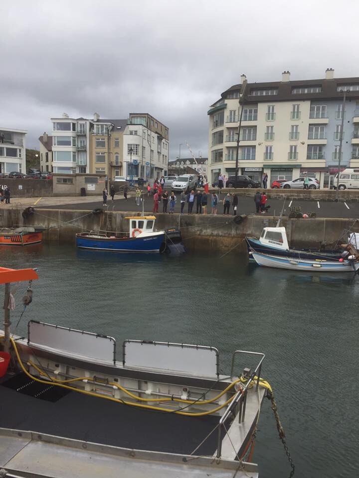 Ooops! A Range Rover has slippped into the Harbour at Portstewart. Thankfully no reports of any injuries. 🚗 💦