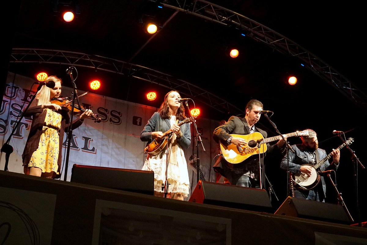 ByrneDavidM's tweet photo. Day 2 of the #bluegrassfestival @FolkParkOmagh. Great to catch up again last night @DarinandBrookeA. Please enjoy #Dublin &amp; safe home. Until next time! #bluegrassOmagh #bluegrass #mygrassisblue https://t.co/HqXE8V4Q19