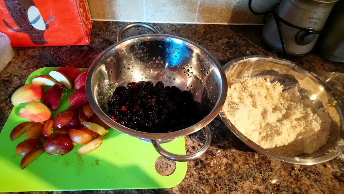 MissDavisHE's tweet photo. Rainy Sundays creating in the kitchen 👩‍🍳🍴 https://t.co/rxftJNPD9i