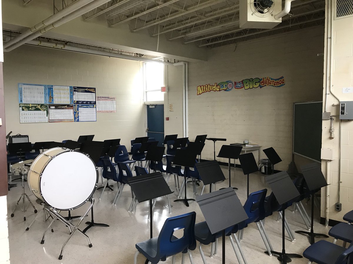 TDSBJones's tweet photo. What a difference 72 hours can make. I’m so thankful to @tdsb facility services for efforts that were nothing short of heroic. @WillowdaleMS and @WillowdaleMusic now have the beginnings of a second music room! @TDSB_Music https://t.co/UUowbi52oq