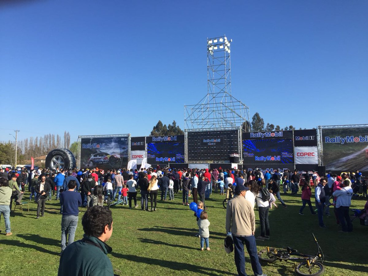 PressLatam's tweet photo. Se termina la #acción y comienza la #premiacion en el @rallymobilchile Pronto tendremos la información de los equipos y fotos en https://t.co/RY1b1bzjE7 https://t.co/91cGtLlUW0