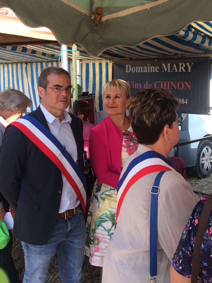 jerome_99's tweet photo. Très belle fête de l’agriculture à #larocheclermault ⁦@JeunesAgri⁩ du 37. En présence de notre sénatrice Isabelle Raimond Pavero. https://t.co/XUySxll7uT