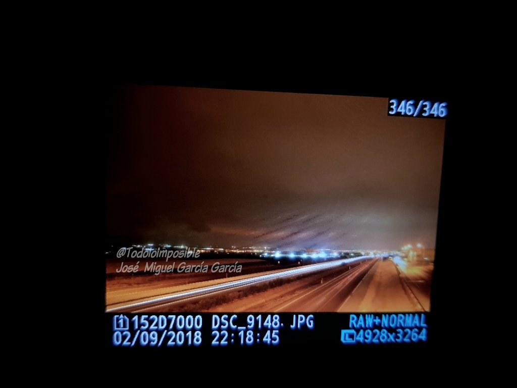 josestormchaser's tweet photo. Preparados, listos y en el lugar escogido...
Ya solo el #latir apresurado del #corazon en ese compás de espera de pura #adrenalina.
Pinta a #lineaturbonada (LT) o #arcus
#tormentas #metereology #weather
@AEMET_Esp @SpainStormPred @StormchaserUKEU @ecazatormentas @metmex https://t.co/45z4CKfkHt