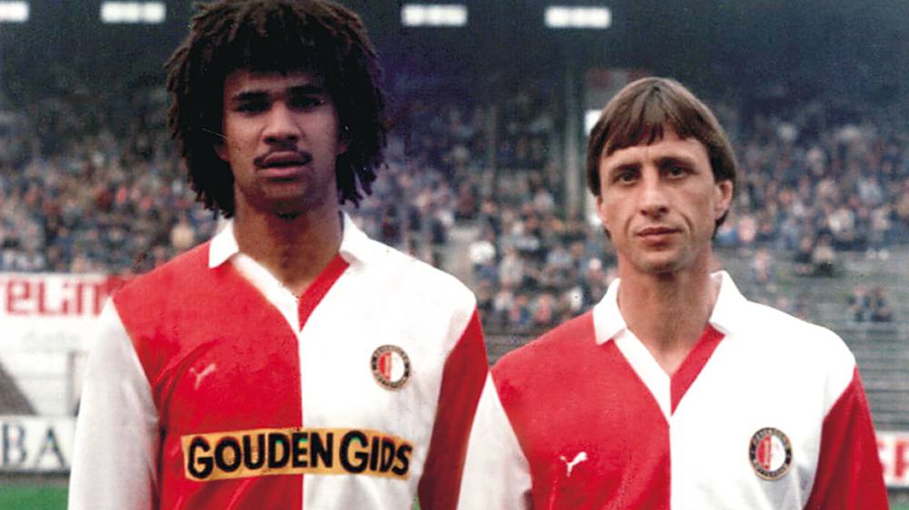 FOTOS HISTORICAS O CHULAS DE FUTBOL - Página 19 DmHoSiFUUAAmtiS