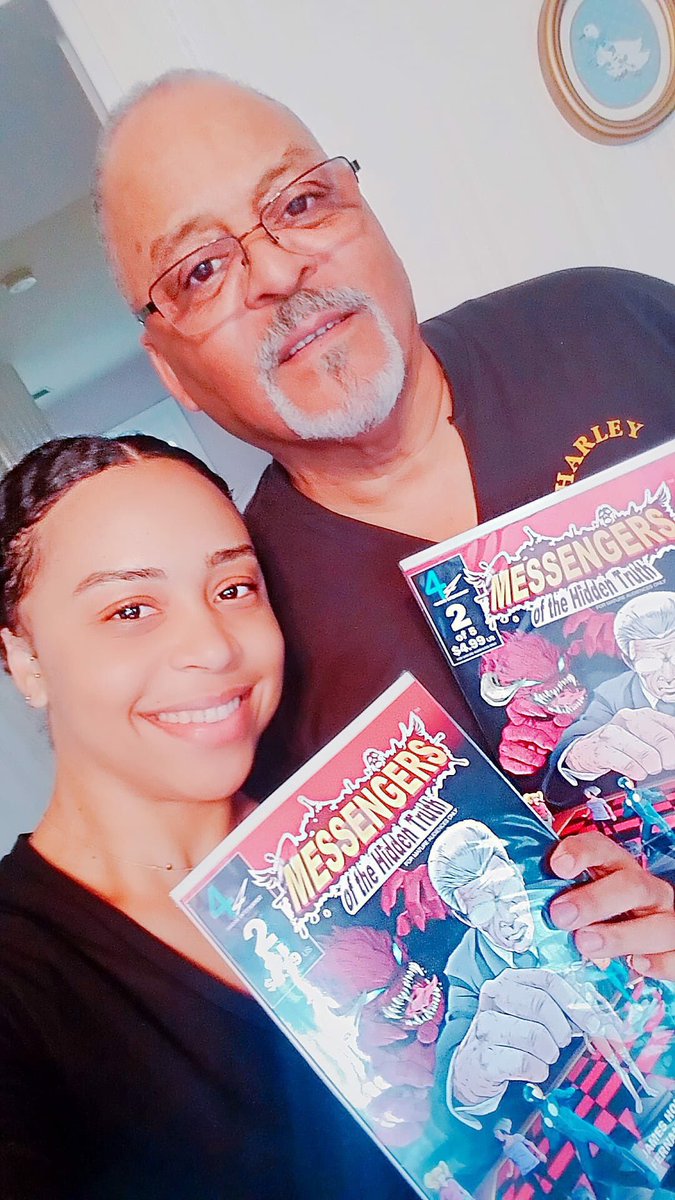 4shadow_ent's tweet photo. Our fanbase spans generations!  Comics is in our DNA!  ❤️#SundayFunday #comicbooks #4ShadowEntertainment #MessengersComic https://t.co/DOT2OroCxm