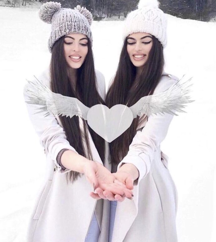 Gulcan sahinur. близняшки королевы. девушка в платье фэнтези. фотосессия близняшек девушек. близнецы фэнтези.