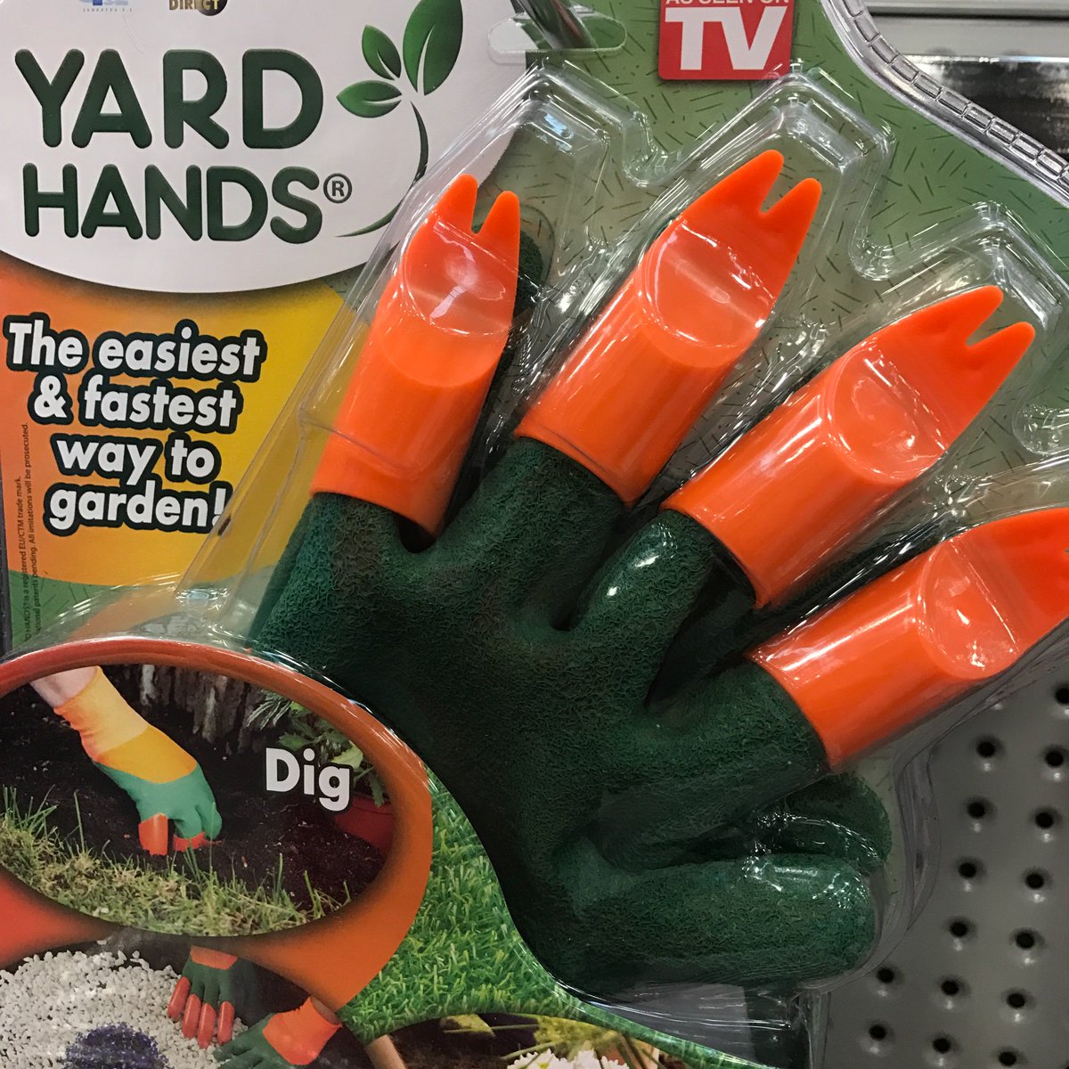 JoClements19's tweet image. Freddy Krueger gets green fingers. Gardening meets #HorrorMovies. 😂#bgradedesign #inventionfail