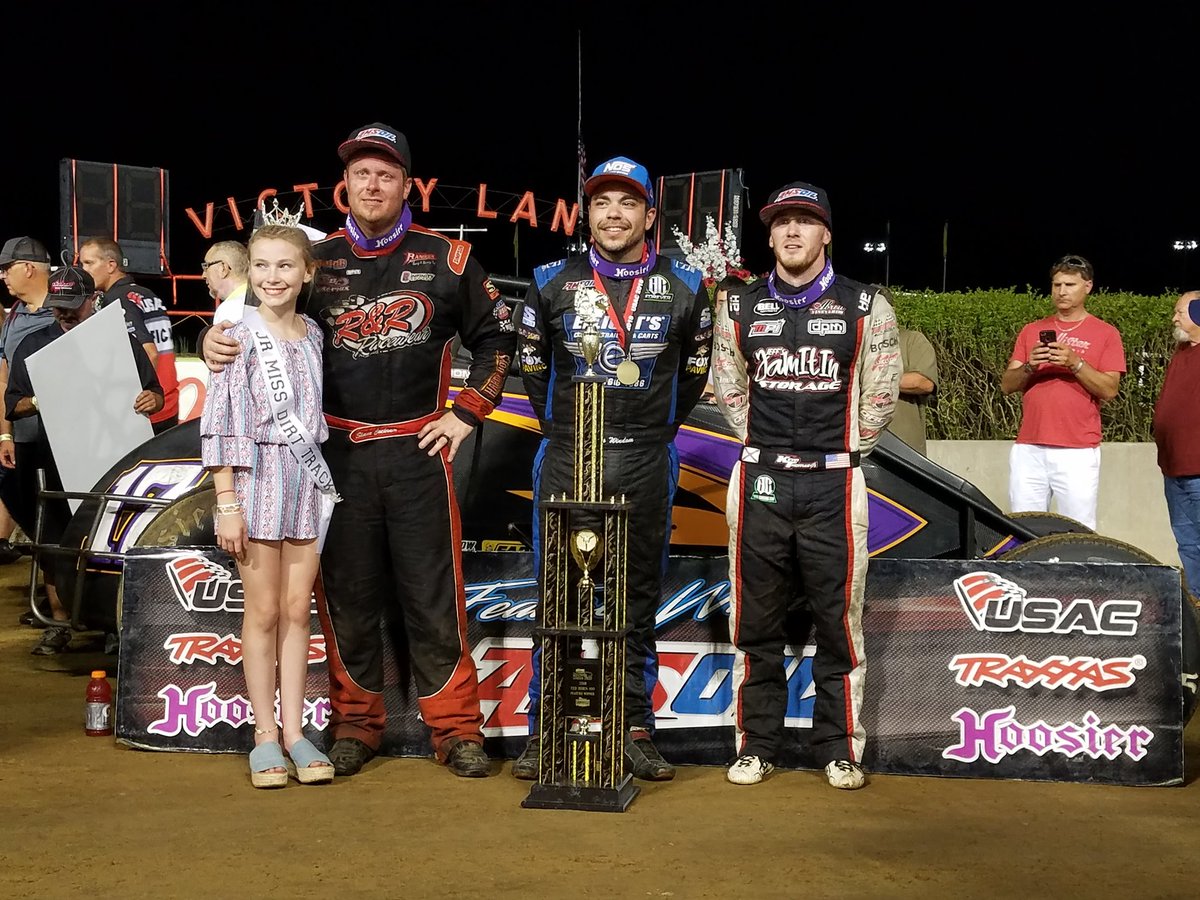 The 17 of Chris Windom (@WindomChris) wins the 68th #TedHorn100 @USACNation Silver Crown Champ Car Series race at the @DQStateFair. @kevinthomasjr 2nd @ShaneCockrum14 3rd. #DQStateFair