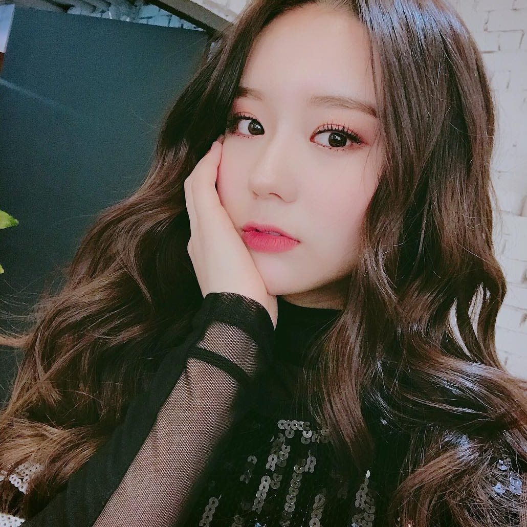 jiaearchive's tweet photo. jiae selfies 🖤 https://t.co/mBw0gN7RFv
