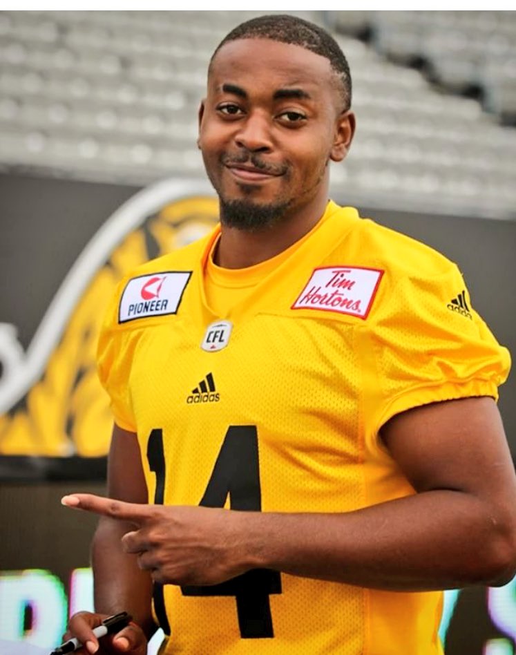 KincadeTheHulk's tweet photo. I tried my best not to laugh man π but Iβm blessed I canβt help IT Iβm still in black and Gold π€·π½ββοΈπ
#humblebeast
#oaonation https://t.co/kaH7oiYEx9