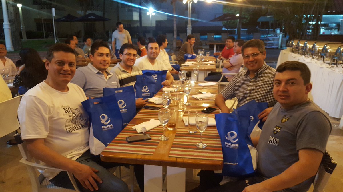 Nuestro equipo conformado por rectores, directores de tecnología e investigadores de Ecuador ya estan listos para iniciar #TICAL2018. @RedCediaEc los recibe con una cena de bienvenida.
