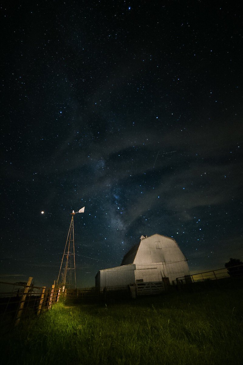 ENGPHOTO's tweet image. High clouds came in before I could get a nice exposure of the #MilkyWay and the #barn together. #LensTest #Astrophotography @IDADarkSky #MoWx @NikonUSA #OnMyListToComeBackAndTryAgain