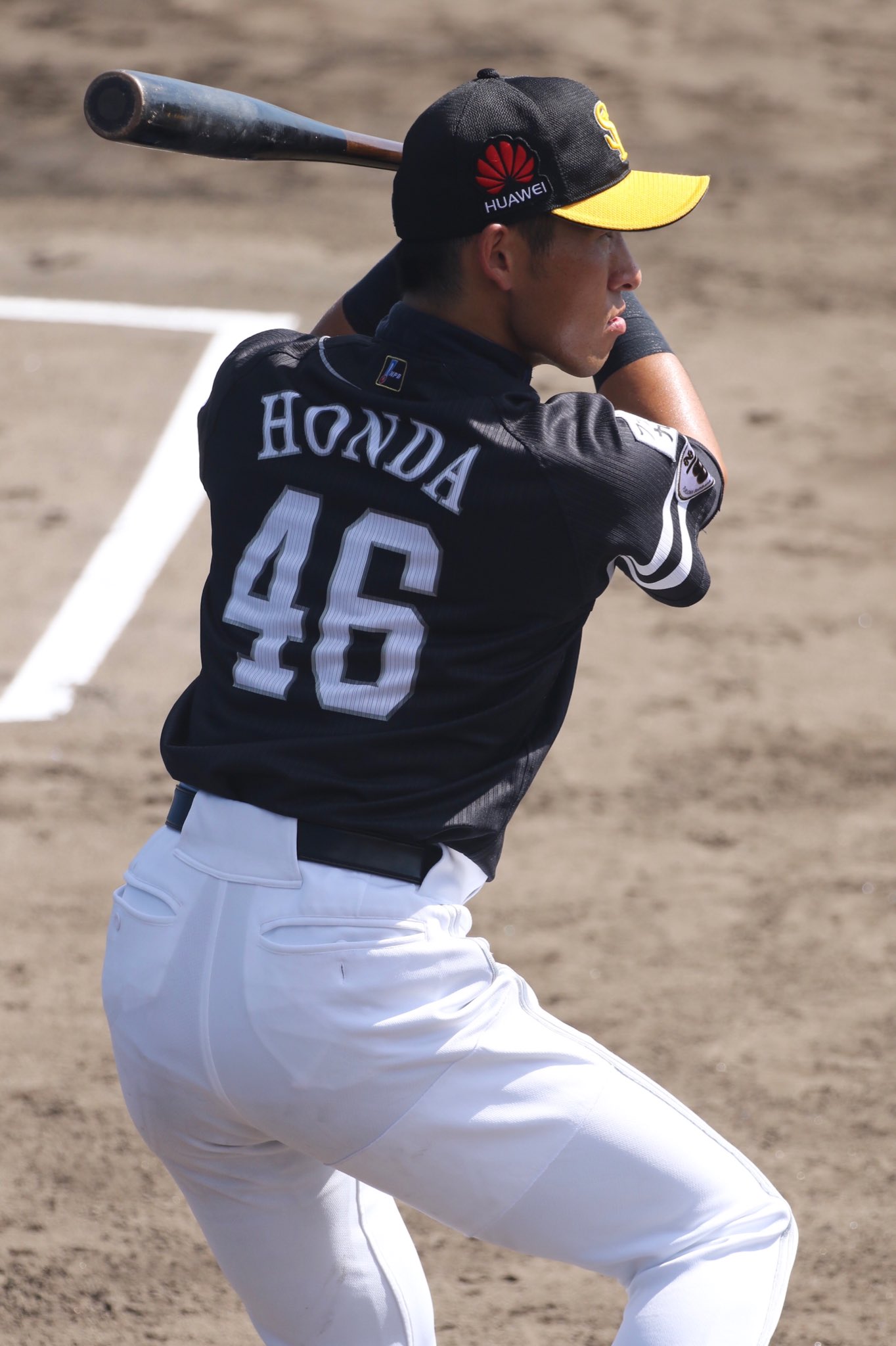 まも Twitter पर プロ野球選手の背中 めちゃかっこいい プロ野球選手のカッコいい背中を愛でるタグ 本多雄一 T Co I4r1rdyg5r Twitter