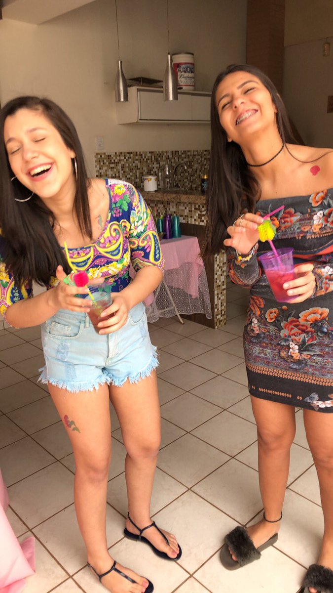 JuliaOurives's tweet photo. Muito espontâneas, lov u!!!! https://t.co/QlWnMuCg5r