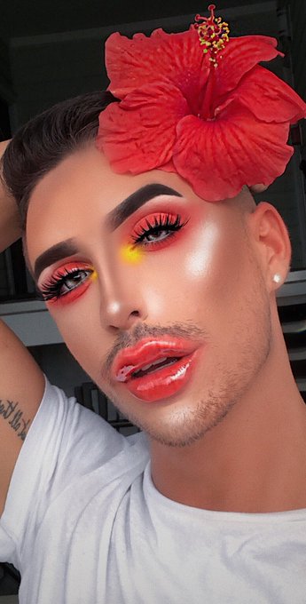 3 pic. I love the fact that @JeffreeStar supports small undiscovered MUA’s. Love you girl. Hope to slay