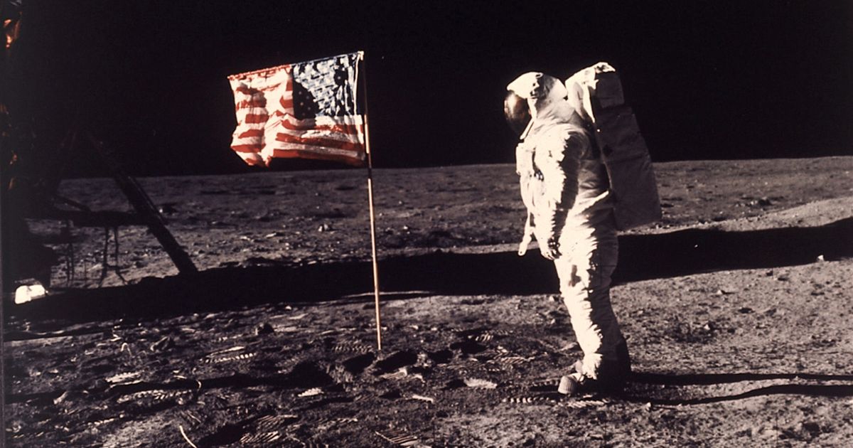 Достижение США или человечества: фильм про высадку на Луну с Гослингом раскритиковали за отсутствие сцены с флагом