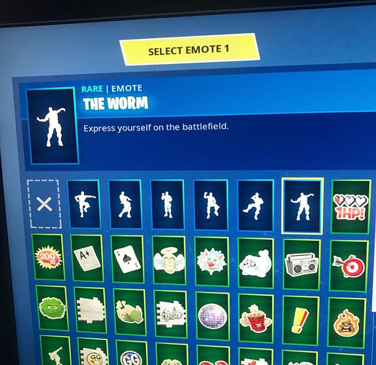 FortplugAc's tweet photo. Cracked Christmas account inactive since season 3 $10  #fortniteaccountsfortrade #fortniteaccount #cracked #chrismasaccount #cheap #account #fortniteaccounts #fortniteaccountsforsale https://t.co/pFGK7VydYS