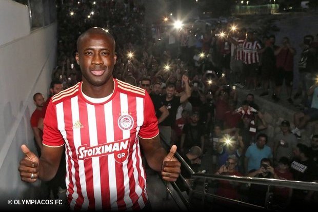 aportuguesa_'s tweet photo. Yaya Touré regressa ao Olympiacos em dia de festa.
Depois da goleada ao PAS Giannina por 5 - 0 foi oficializada a contratação do veterano costa-marfinense. Um reforço de peso para a equipa de Pedro Martins atacar o título helénico.
#Olympiacos #YayaToure #YayaIsBack https://t.co/GbFZPlHni8