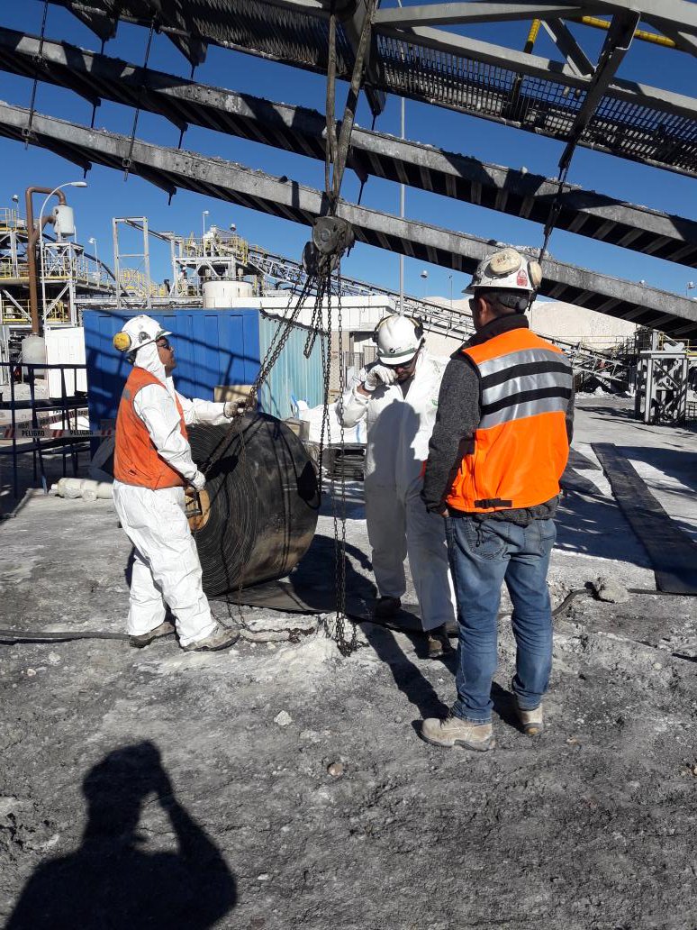 Hands_Chile's tweet photo. Trabajo finalizado #Cambio y #empalme correa transportadora #SQM #Antofagasta #SomosExpertos @Hands_Chile @aminerals @ENAMIChile @CodelcoChile @antucoya @caseroneschile @MineraCentinela @Sonami_Chile @AIA_ANTOFAGASTA ahora a #Descansar https://t.co/TsKf1kJFaM