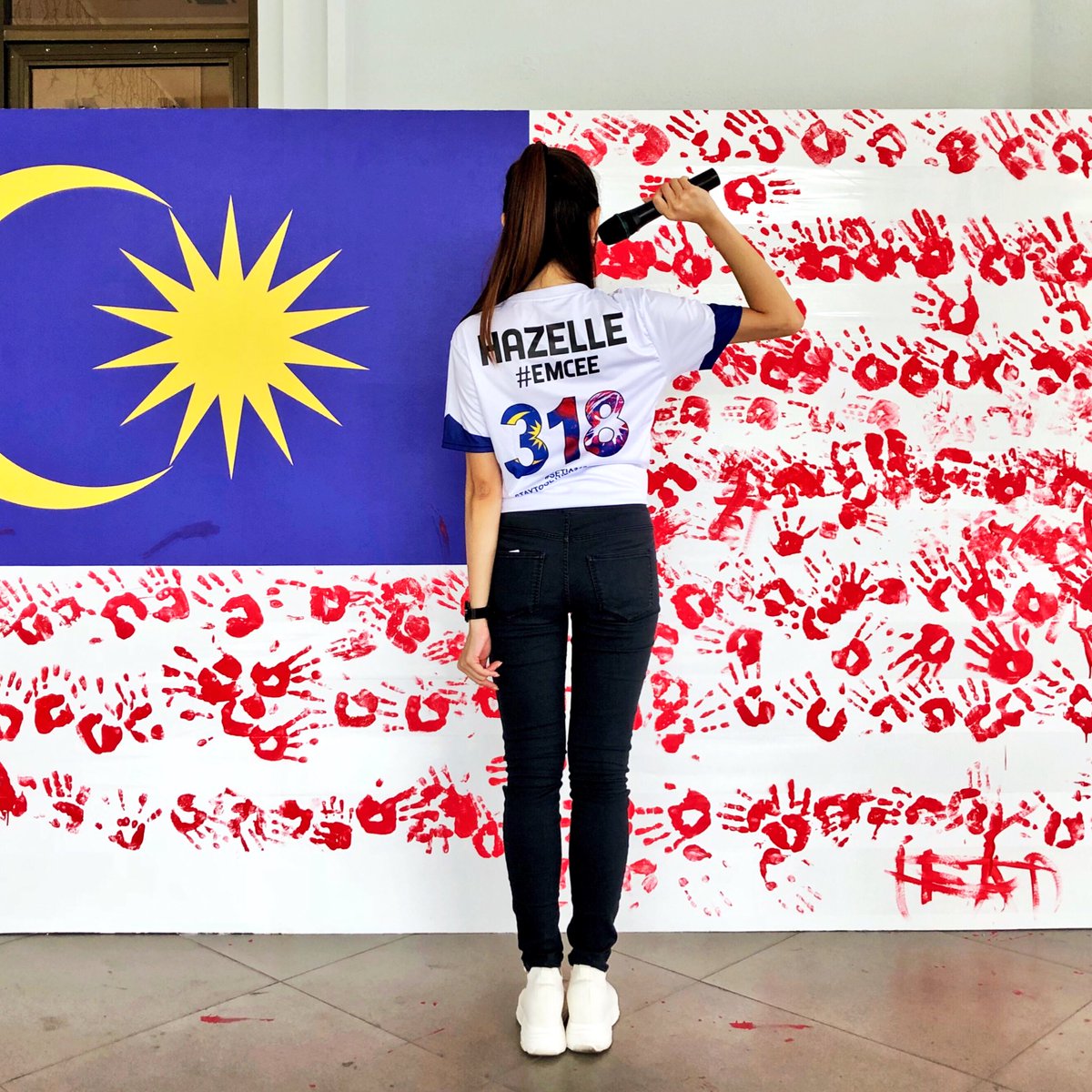 _HazelleTan's tweet photo. I really love this limited edition t-shirt with my name on top, call me #EmceeHazelle ☺️

Thank you SP Setia for having me today in Setia Eco Templer 318 Merdeka Celebration! 🇲🇾

#Setia318 #Emcee #MultilingualEmcee #ProfessionalEmcee #SayangiMalaysiaKu https://t.co/Ryj7CyIHMX