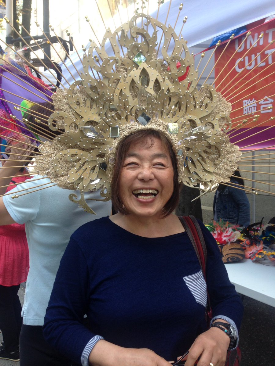 Having a spontaneous discussion on map of human DNA &amp;  #migration with researcher Tse-YiWang, retired principal &amp; US tourists <a href="/TaiwanFest/">TAIWANfest Vancouver</a> &amp; having fun with artist Shya-fan &amp; Vivian <a href="/explorASIAN/">explorASIAN</a> @PCInewsofficial  <a href="/iamcanadianfil/">Canadian Filipino</a> <a href="/vancouverTWFF/">Vancouver Taiwanese Film Festival 溫哥華台灣電影節</a> <a href="/DowntownYVR/">Downtown YVR</a> <a href="/BC411_/">BC411</a> <a href="/MyVancouver/">Destination Vancouver</a>