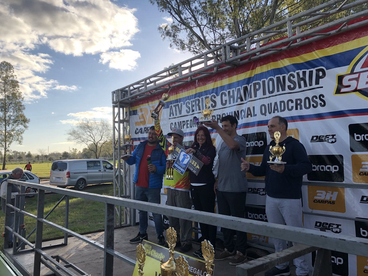 GustavoCrespoOk's tweet photo. VICTORIA CON PERFUME DE MUJER Carolina Zancheta ganó la segunda manga y la general de la categoría #MasterLight del #CampeonatoProvincialdeQuadCross #atvseries #navarro #febomtv Felicitaciones!!! https://t.co/y1A0aWfWRb
