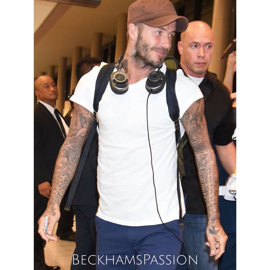 beckhamspassion's tweet photo. David Beckham at Narita International AirPort in Japan #davidbeckham #beckham #beckhamstyle #beckhamspassion #japon #japan #naritaairport #naritainternationalairport https://t.co/PXAdYQ3e4i