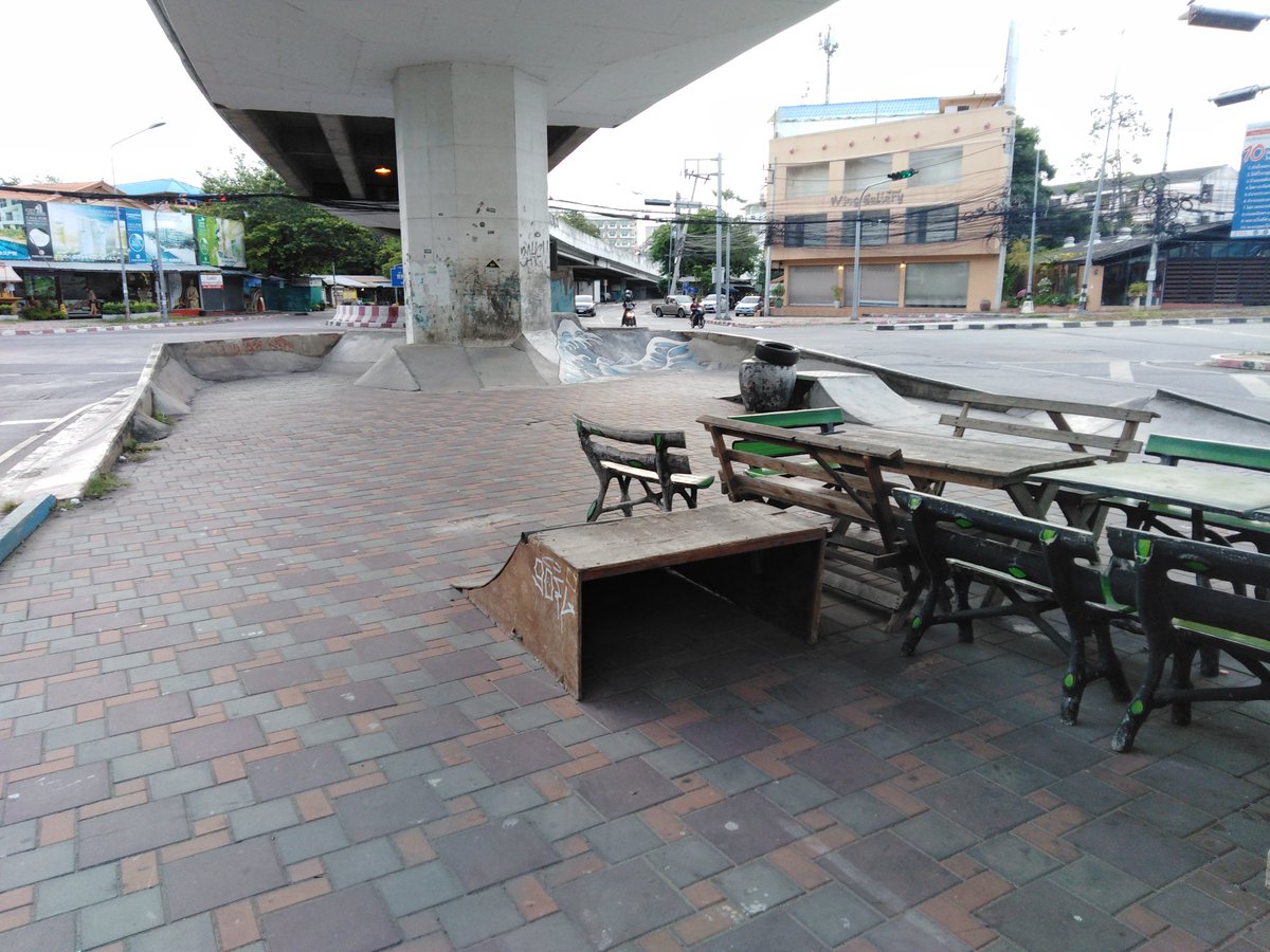 grindplates's tweet image. DIY Street spot in Pattaya, Thailand. #diyskatepark #grindshoes #aggressivesskating #skidzgrindplates