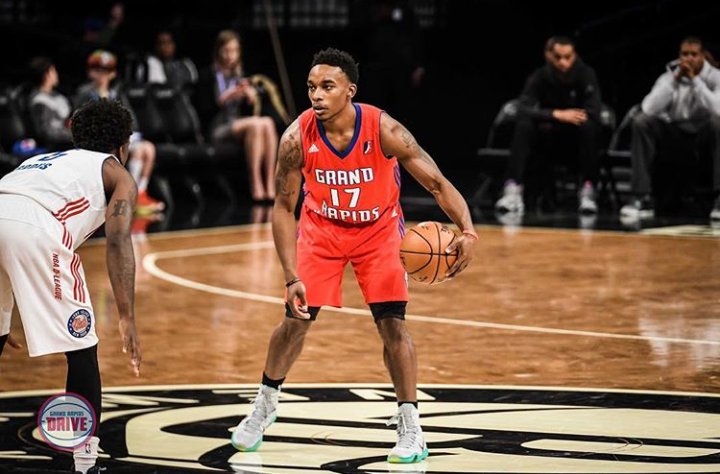 Agent_Alex9's tweet photo. Alex "Supermán" Johnson es el nuevo base armador de Leones de Riobamba//Alex "Superman" Johnson is the new PG of the Leones De Riobamba. 🏀🏀 #Ecuador #LeonesDeRiobamba #LigaDirect #LNBEcuador https://t.co/CS4fd1KdUK