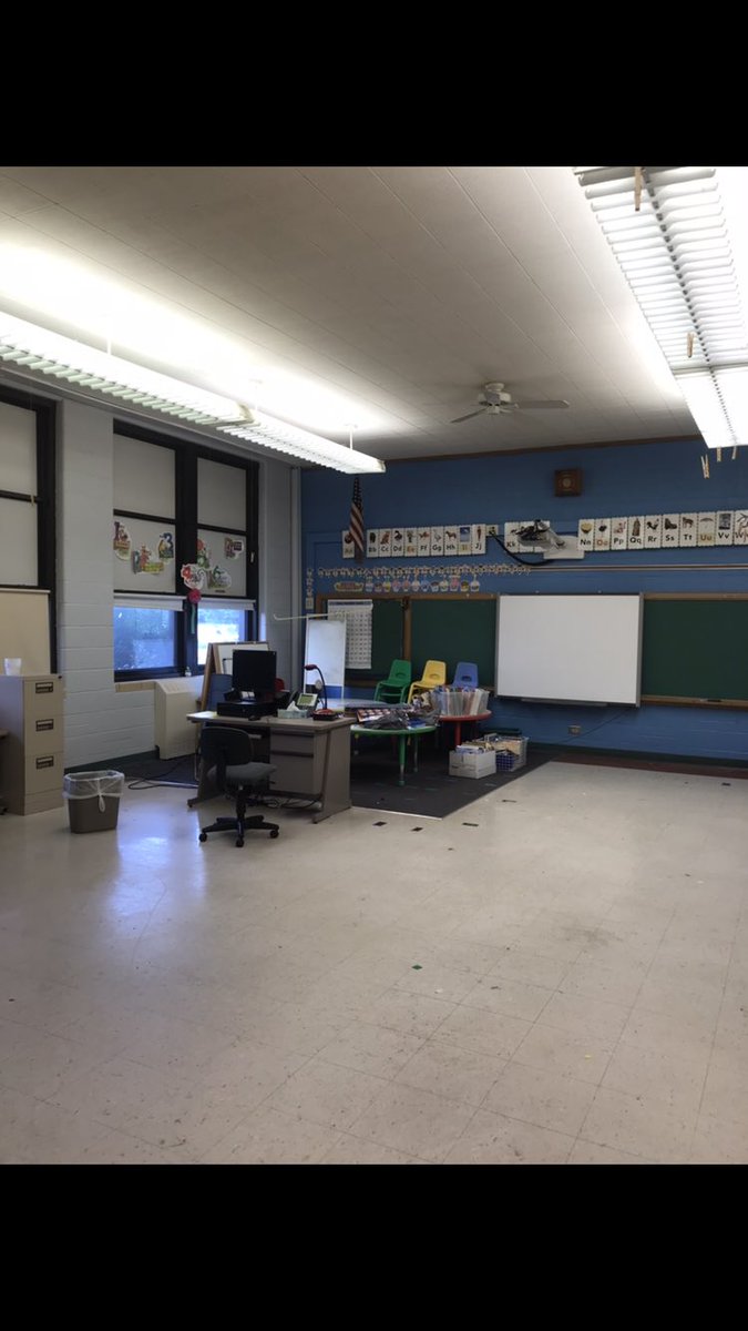 Ms_Hultgren's tweet photo. If anyone wants to know what I did this summer: 

Welcome to Ms. Hultgren’s kindergarten classroom! 😍🖍🌈 https://t.co/1ru95lGWHi