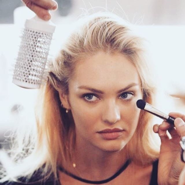 AngelCandiceBRA's tweet photo. Candice via IG: "Se você sabe, você sabe. 😂 Feliz fashion month para todos. #flashback para o quarto desfile naquele dia😒 Eu estava indo para a cara #dontfkwithme #itsfashion ". https://t.co/bnuFNkAQOi