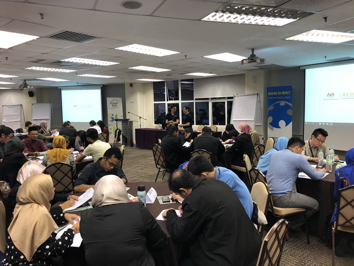 mfirdausaw's tweet photo. Facilitating the second RCR Workshop 2018. By @YSN_ASM. This Workshop brings together young and experienced scientists and researchers from Malaysian public and private universities to discuss responsible research conducts and ethics. @AkademiSains @MyMESTECC @KPMSPT #rcr #ysnasm https://t.co/ZNn1JdejpM