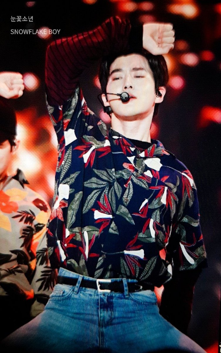 SuhoLatino's tweet photo. Muchas gracias a todas por todo. Gracias por el apoyo y el amor que le dan a nuestro amado líder. ¡La fuerza hace la unión! 💙✨🐰
#ReadyForEXO #ReadyForSuho @weareoneEXO https://t.co/20i5G55Vpx