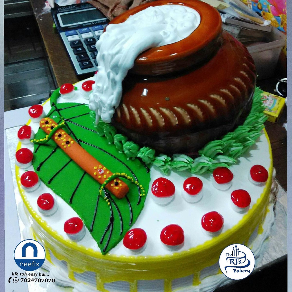 therjsbakery's tweet photo. Special Matki Cake (0.5Kg)
Happy Krishna Janmashtmi
For Booking Call 9977773438, 7024707070
#HappyJanmashtmi #CakeDeliveryIndore #Neefix #NeefixIndiaindore #CakeDeliveryinRau #CakeDeliveryinMhow #CakeDeliveryinVijayNagar #CakeDeliveryServiceProvider #TheRJsBakery @neefixindia https://t.co/tEB1N0d8Ju