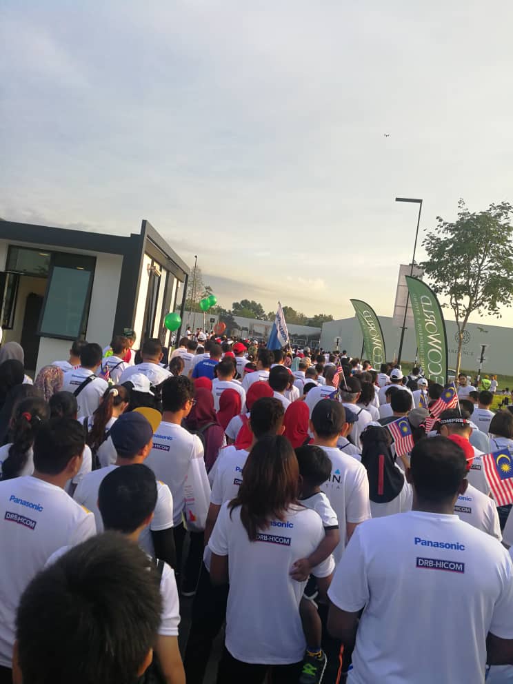 bdomalaysia1's tweet photo. All smiles: Our leaders & runners at the Star's Anak Anak Malaysia run early on a Sunday morning. #merdeka61 https://t.co/HGH5M1TooO