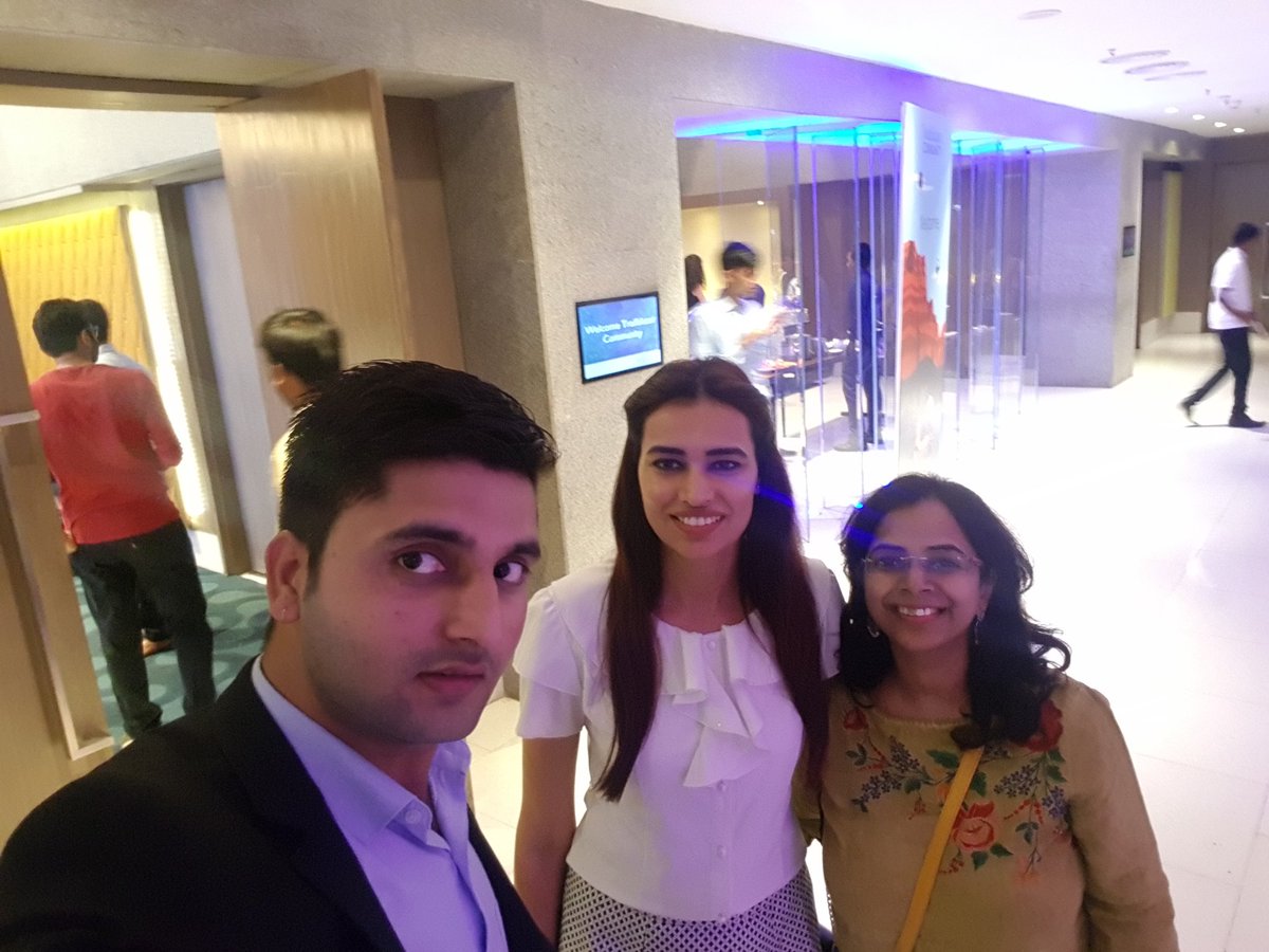 sonika_sfdc's tweet photo. Well spent time at #CommunitySummit2K18 with amazing ohana friends. 😊😊
The event was a big hit once again. 🙏🙏 
#SALESFORCEOHANA @trailhead @salesforce https://t.co/Rp7kwEzkIm