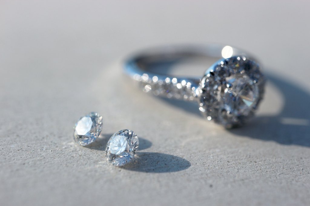 artifactoz's tweet image. 【A.O.Zブログ更新】ダイアモンド4C。ダイアの輝きを左右する「カット」について。
artifact-oz.com/2018/09/03/%E3…

#ダイヤモンド #婚約指輪 #結婚指輪