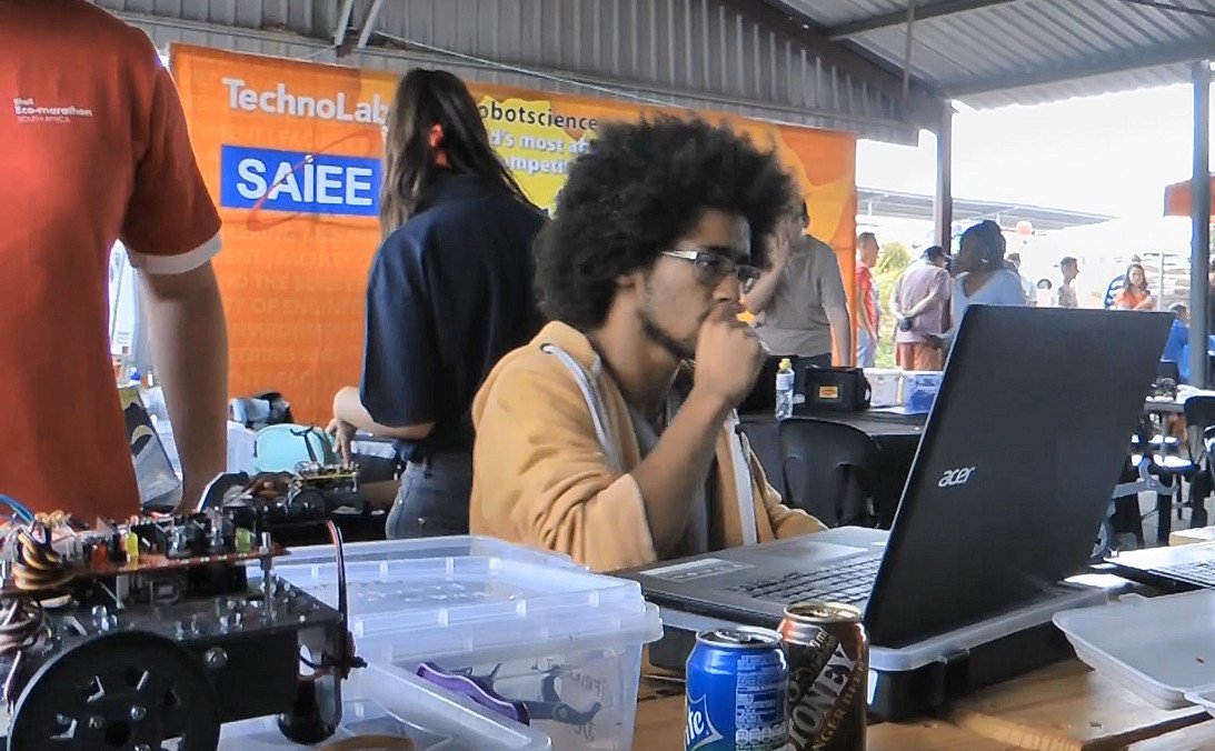 SANS10400's tweet image. ( 1/2 ) Nothing is more puzzling than a Robot that won&apos;t follow commands ! 
- Until eventually ....
#Robotics @AfrikaBot #IEEErobotics @SAIEErobotics

@SAIEE_CGC @SAIEE @tmarwala @dstgovza @mmKubayiNgubane